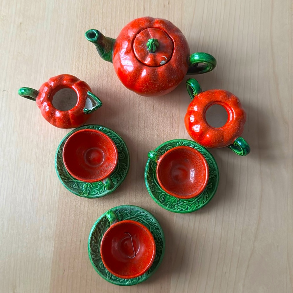 Tiny pumpkin Cups with teapot, Sugar Bowl and creamer - vintage